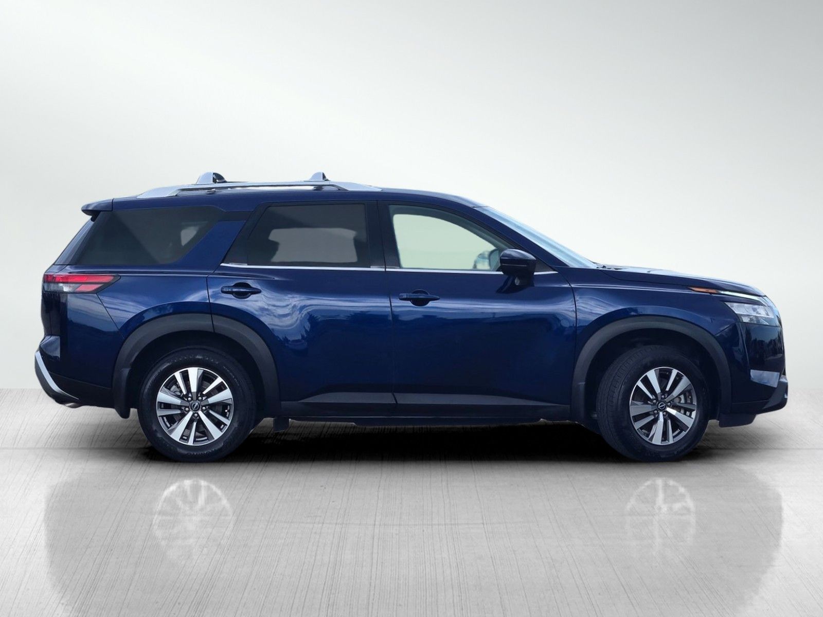 2022 Nissan Pathfinder SL photo 3