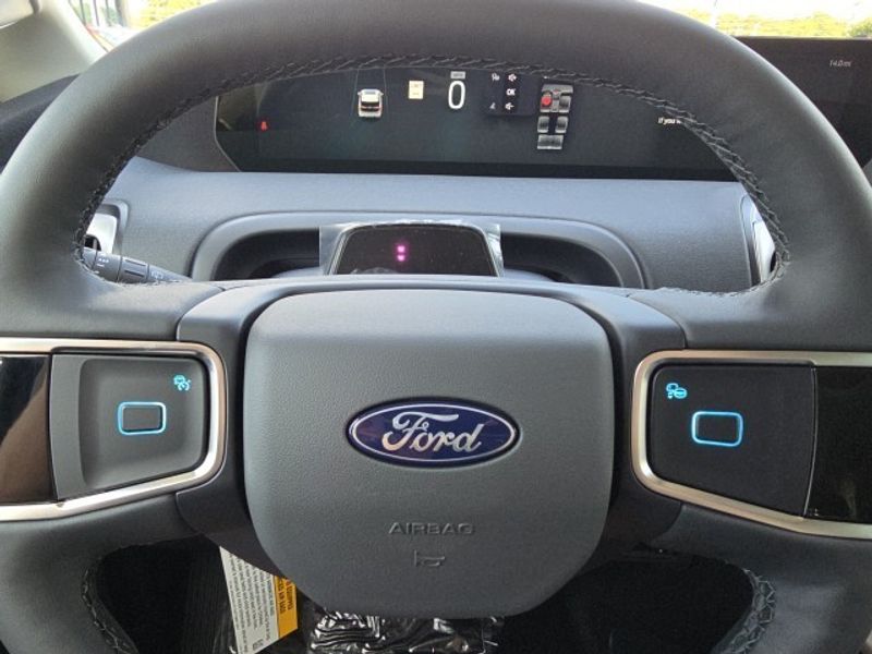 2025 Ford Expedition MAX photo 11