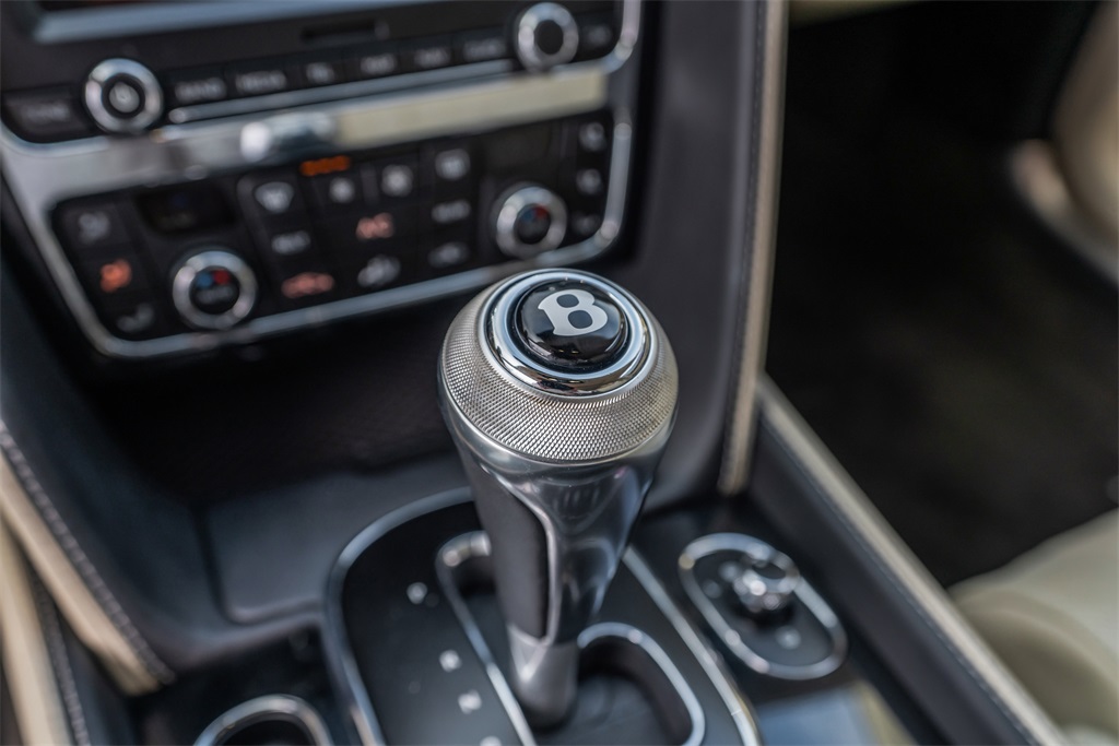 2018 Bentley Flying Spur V8 photo 38