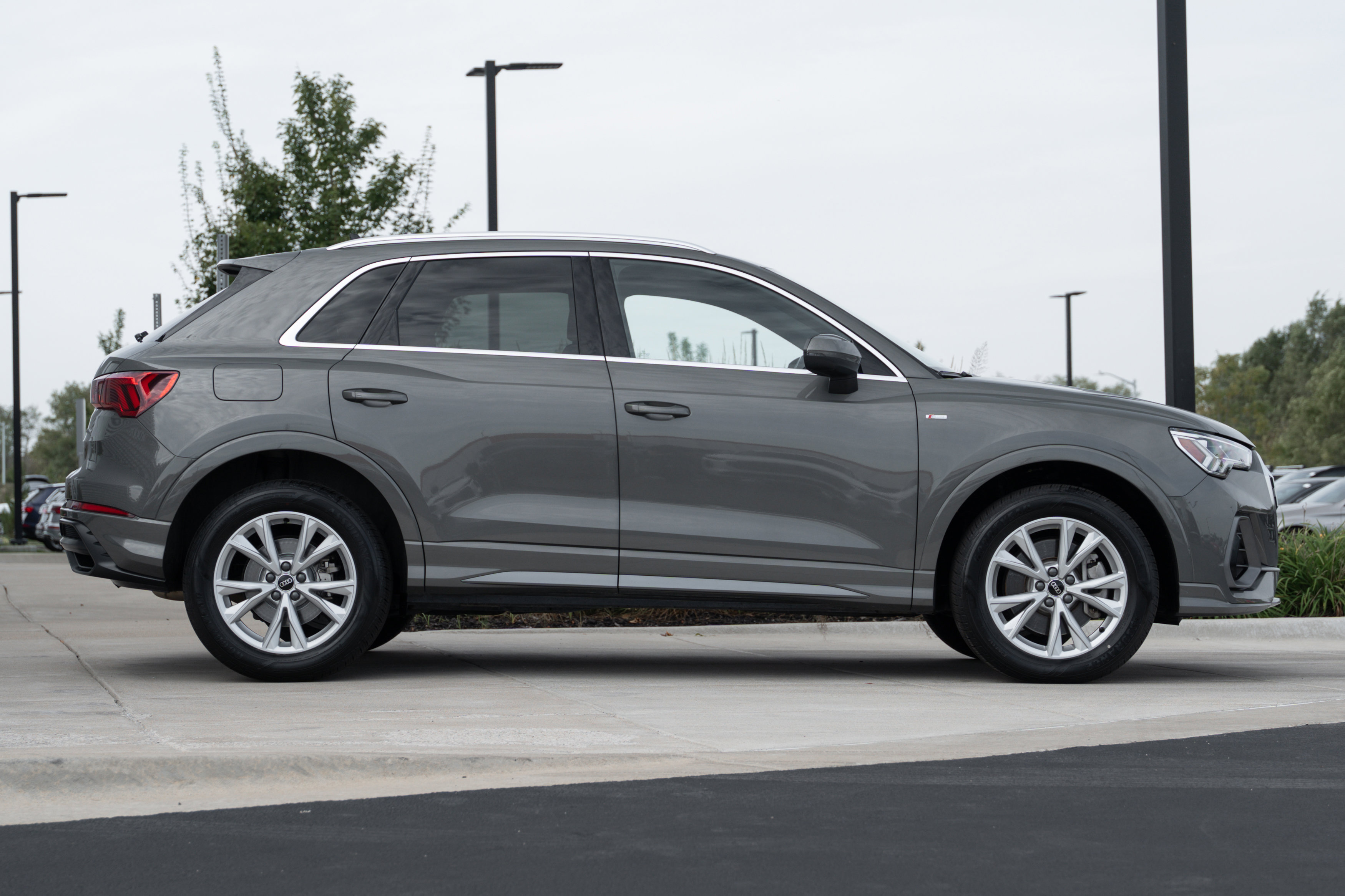 2022 Audi Q3 S line Premium Plus photo 3