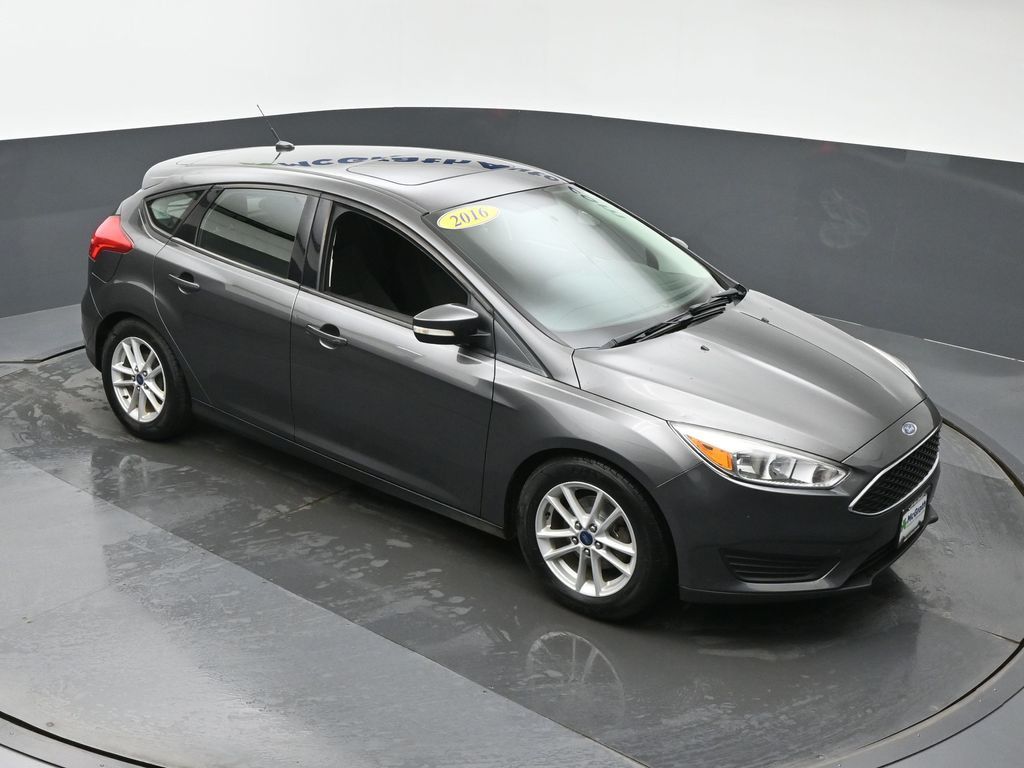 Used 2016 Ford Focus SE with VIN 1FADP3K20GL204325 for sale in Cedar Rapids, IA