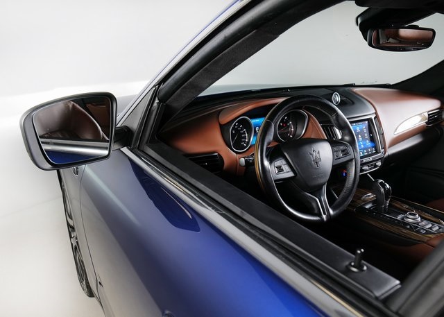 2017 Maserati Levante Base photo 11