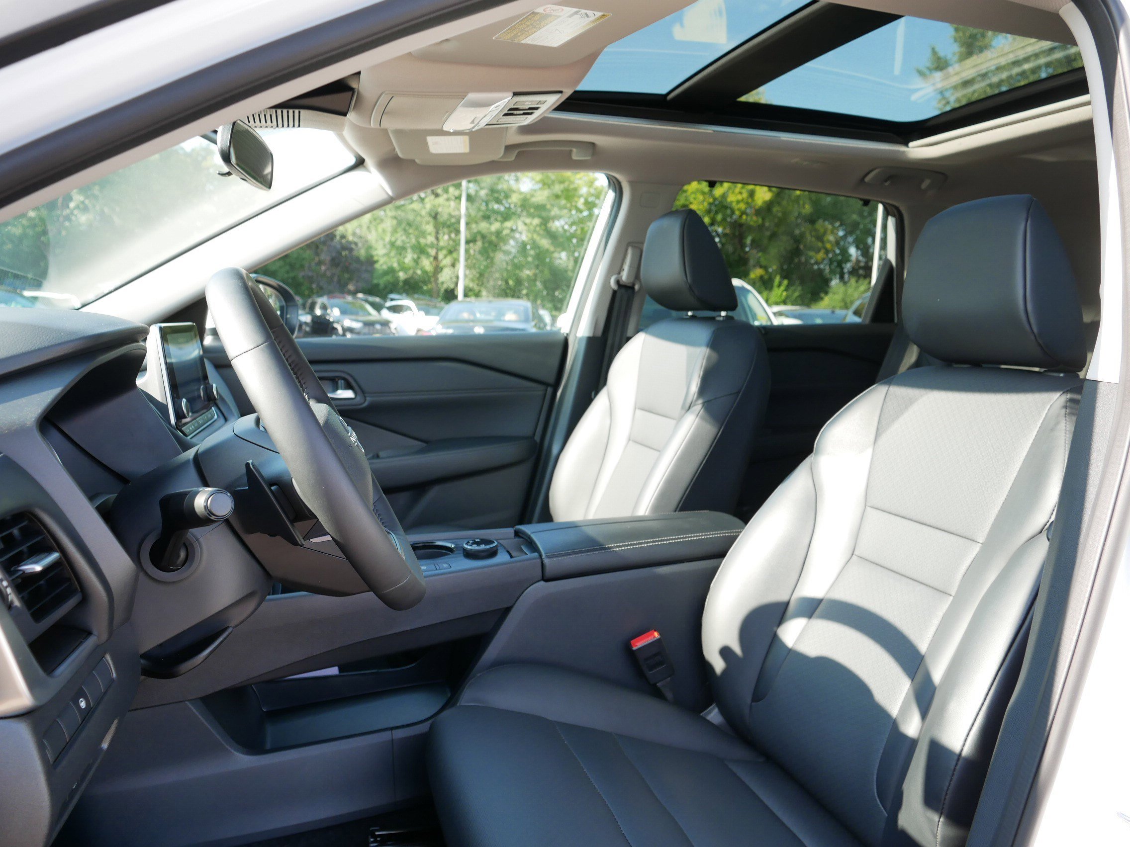 2025 Nissan Rogue SV photo 30