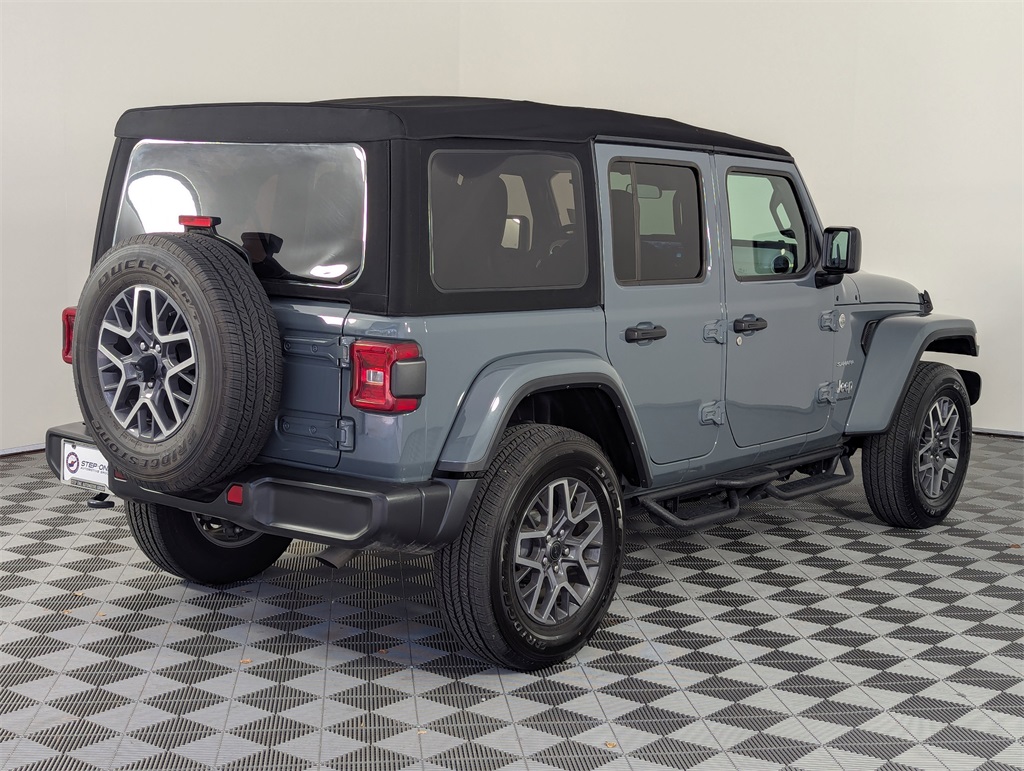 2024 Jeep Wrangler Sahara photo 4