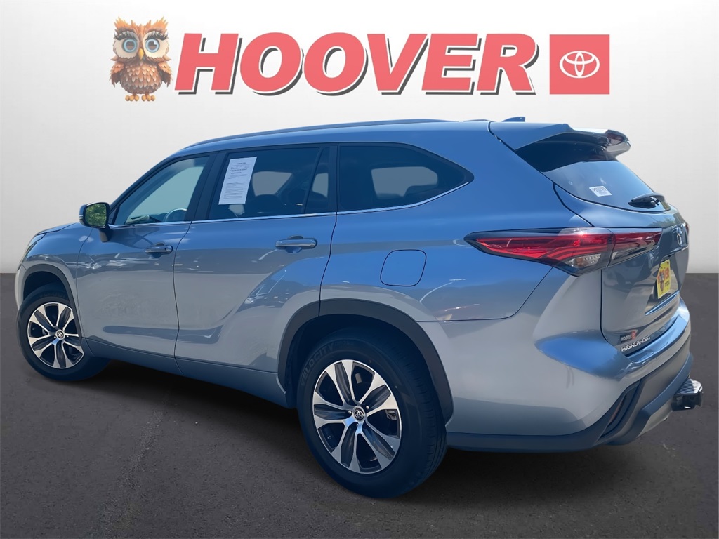 2023 Toyota Highlander XLE photo 3