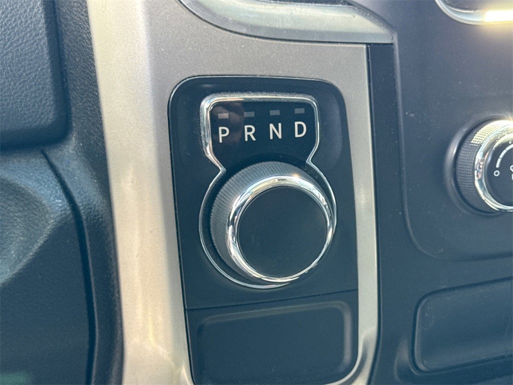 2017 Ram 1500 SLT photo 9