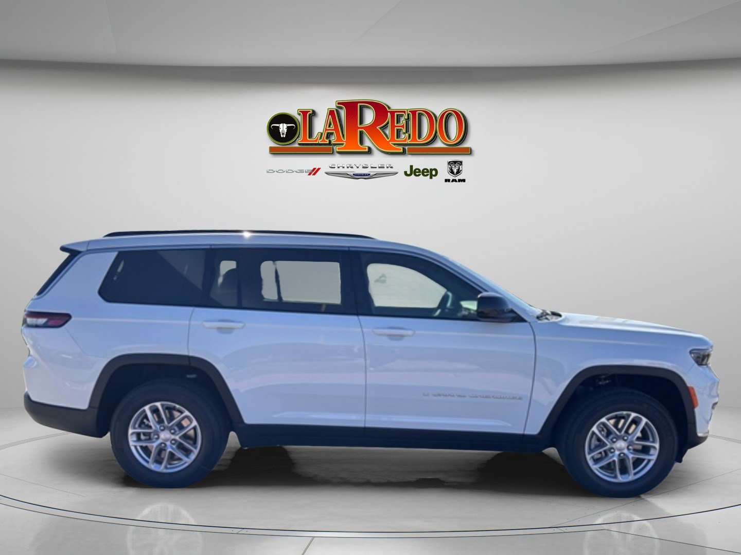 2025 Jeep Grand Cherokee Laredo Altitude photo 8