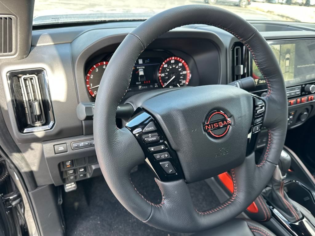 2025 Nissan Frontier PRO-4X photo 20