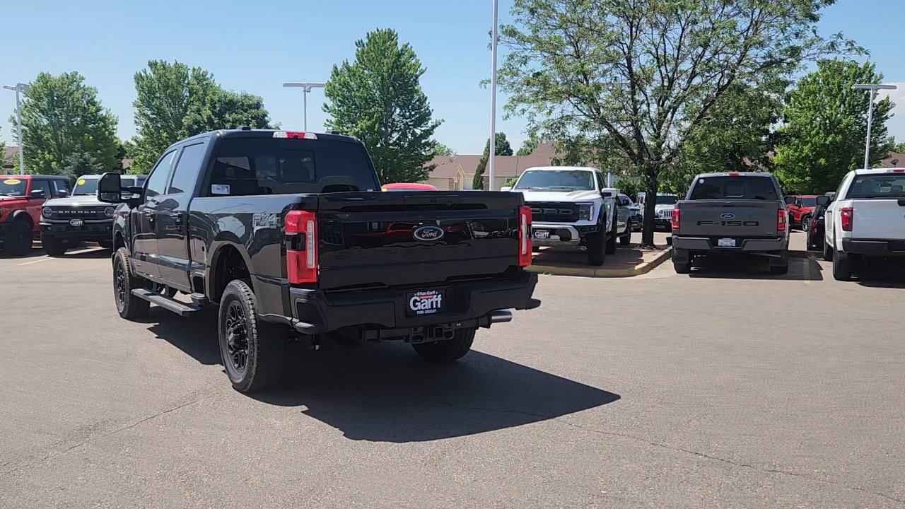 2025 Ford F-350 Lariat photo 3