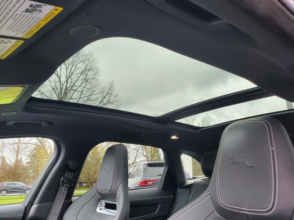 2024 Jaguar F-PACE P250 R-Dynamic S photo 27