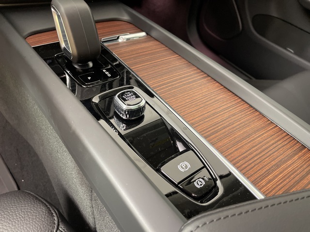 2024 Volvo XC60 photo 23