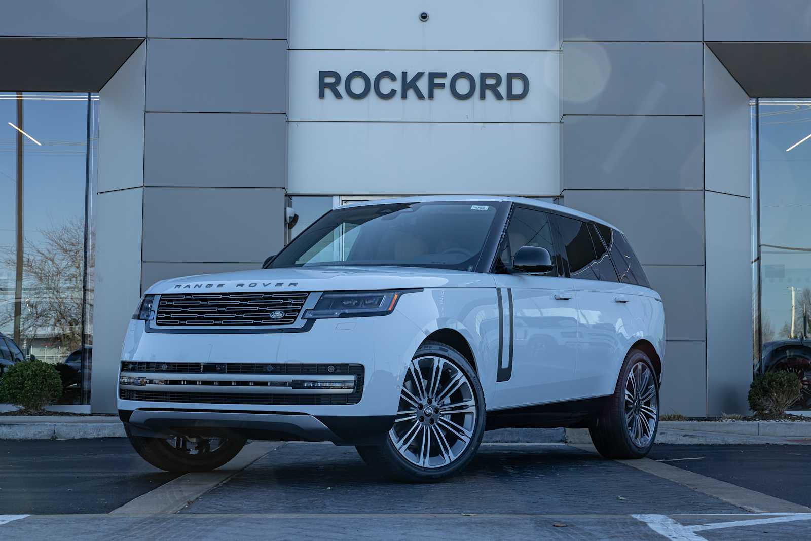 2025 Land Rover Range Rover SE's photo