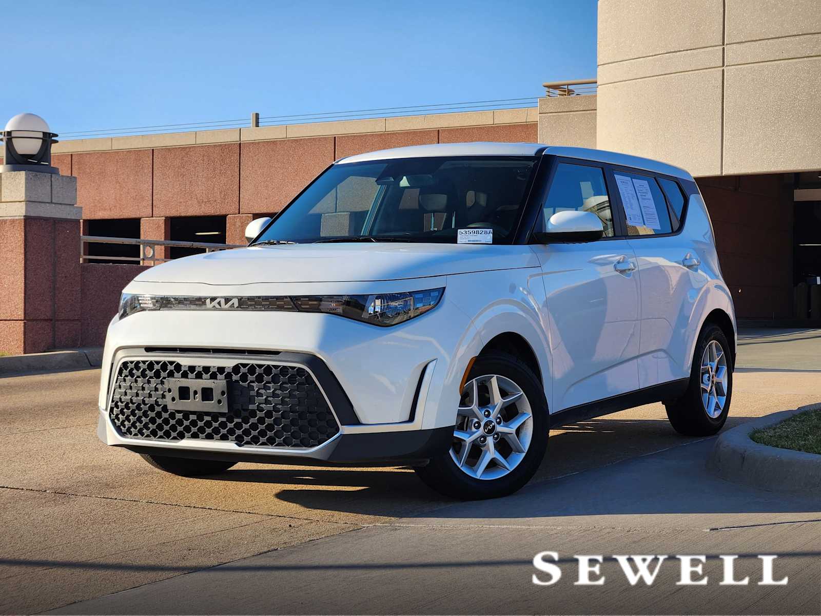 2023 Kia Soul LX's photo