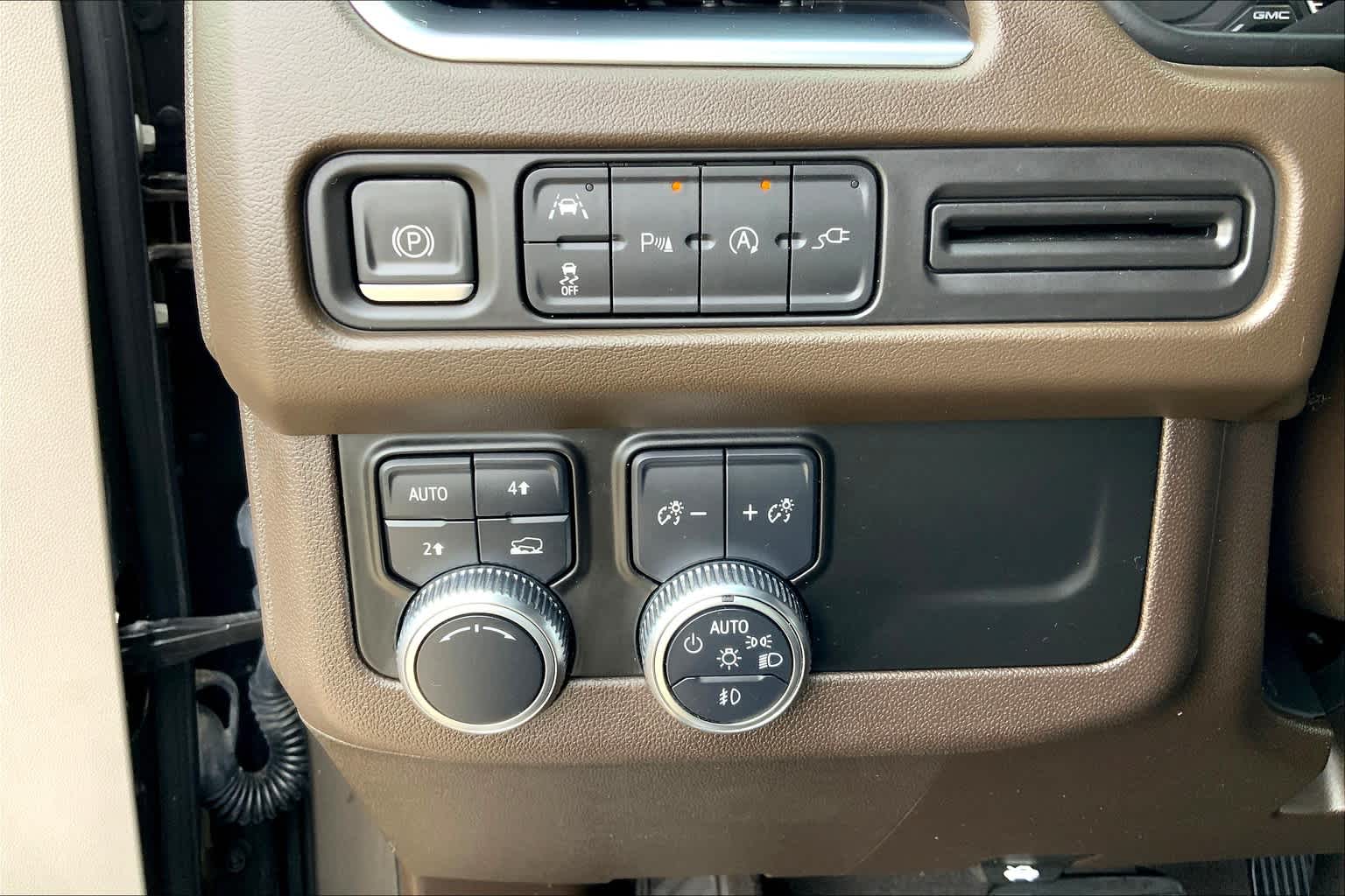 2021 Gmc Yukon SLT photo 32