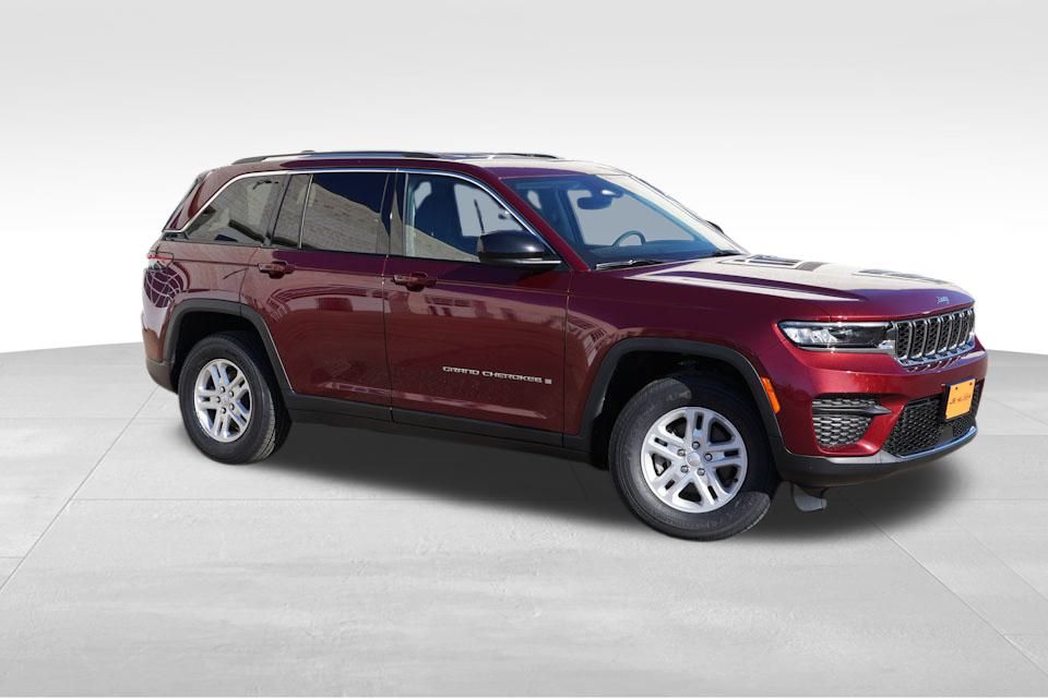 2023 Jeep Grand Cherokee Laredo photo 2