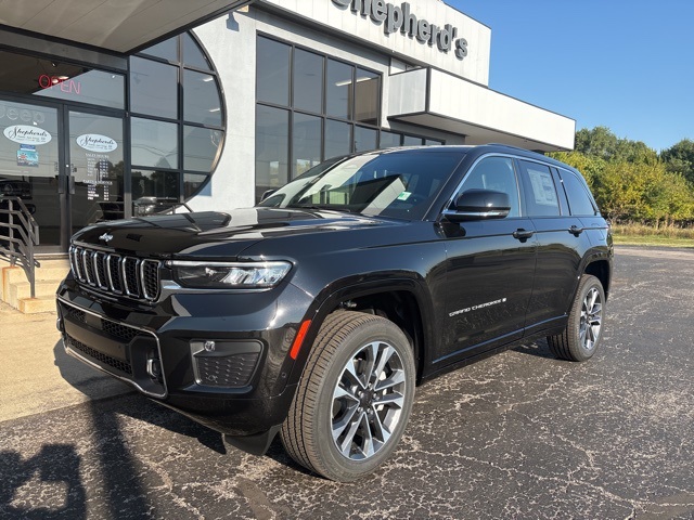 2025 Jeep Grand Cherokee Overland photo 2