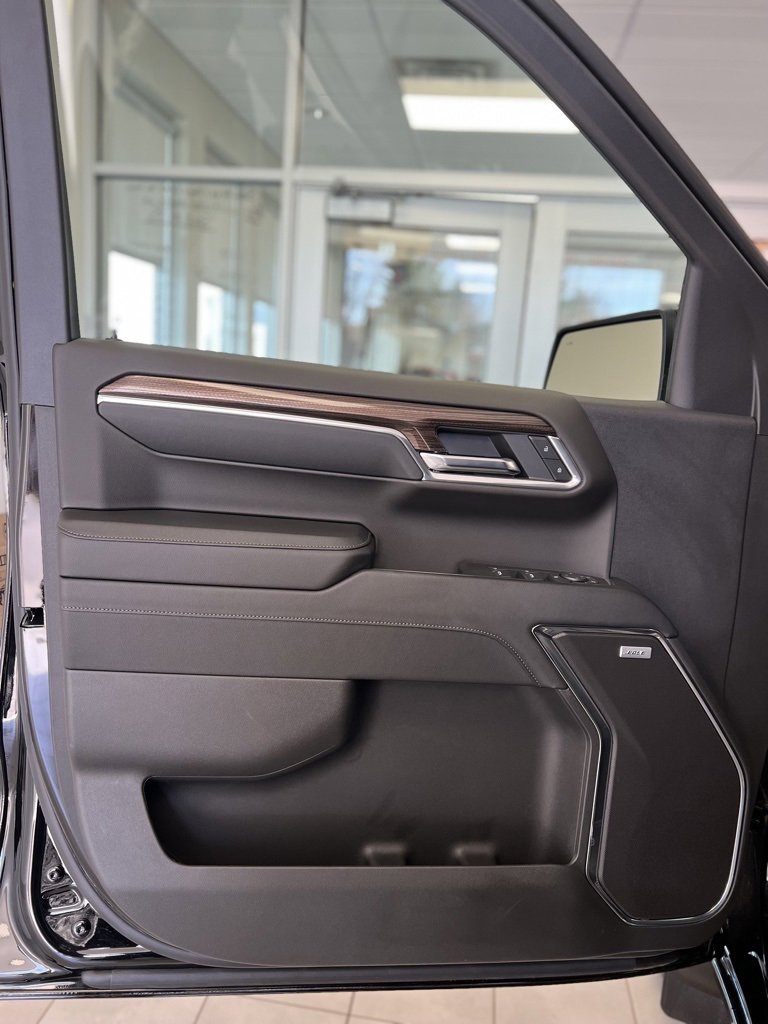 2024 Chevrolet Silverado 1500 RST photo 4