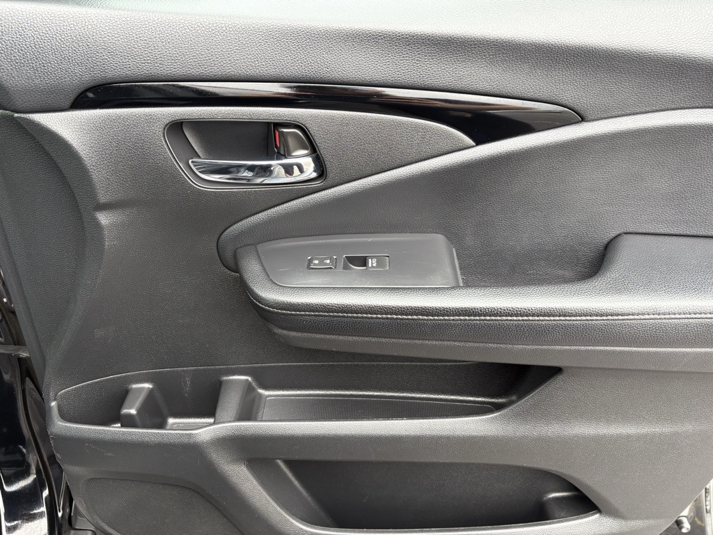 2020 Honda Pilot Touring photo 27