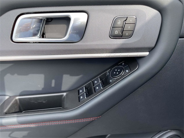 2025 Ford Explorer ST-Line photo 9