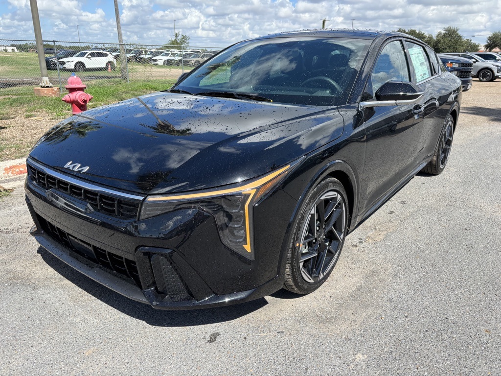 2025 Kia K4 GT-Line photo 3
