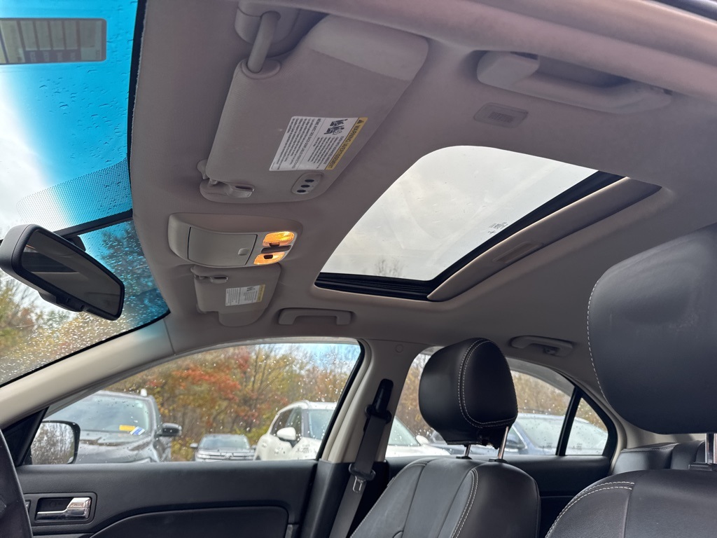 2012 Ford Fusion SEL photo 2