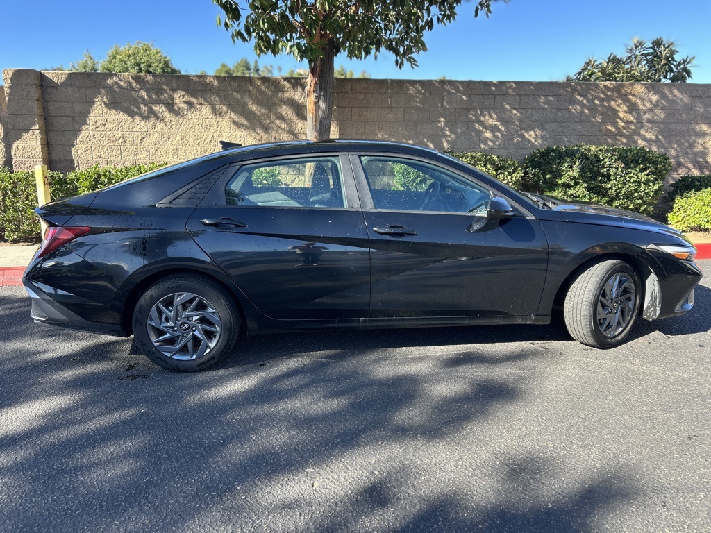 2024 Hyundai Elantra SEL photo 6