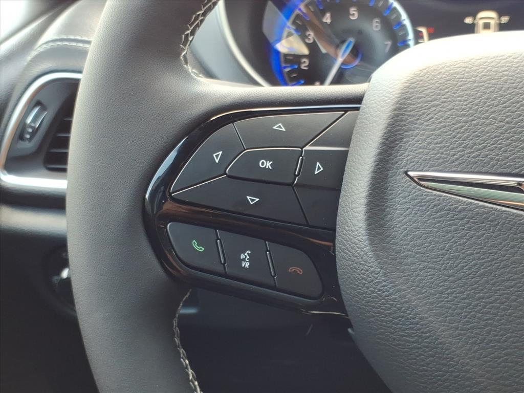 2026 Chrysler Pacifica Limited photo 15