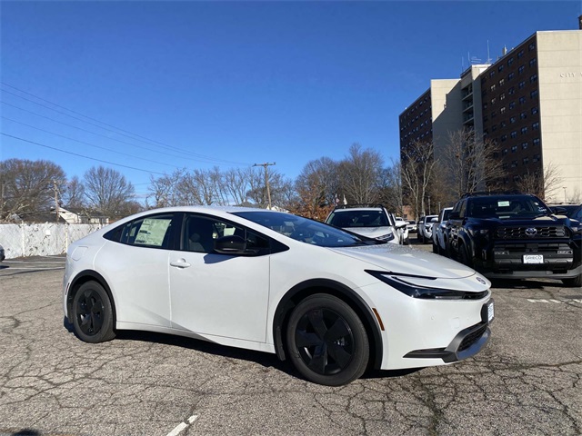 2026 Toyota Prius SE's photo