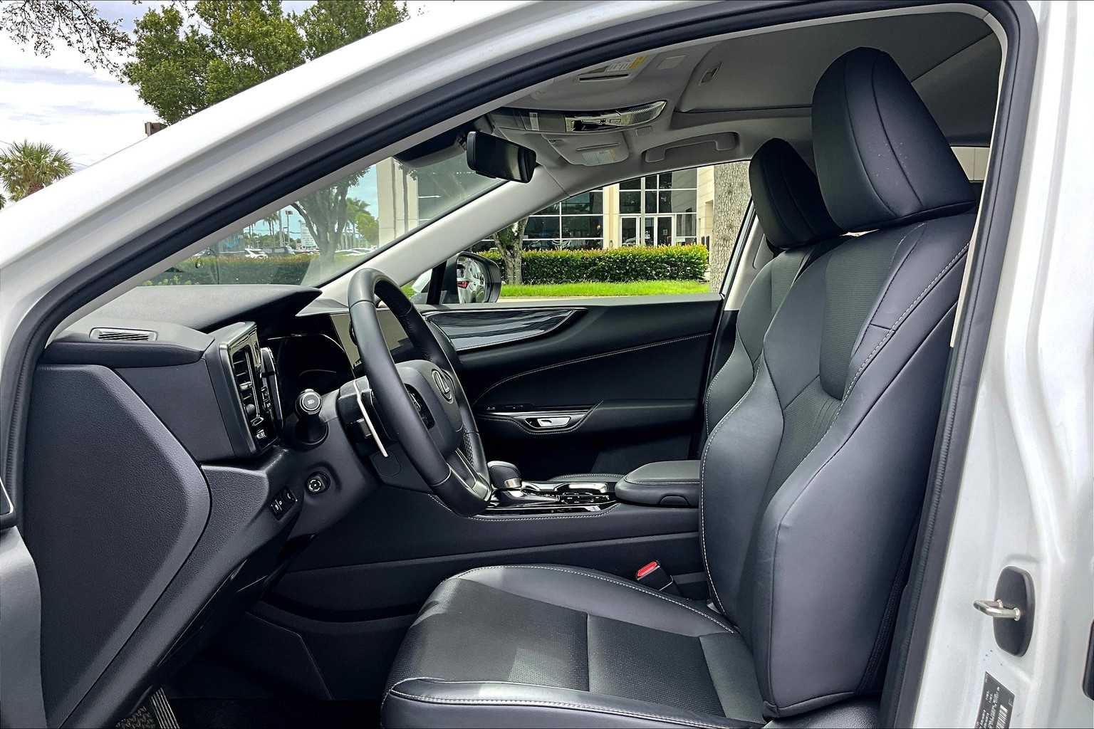 2025 Lexus NX Premium photo 6