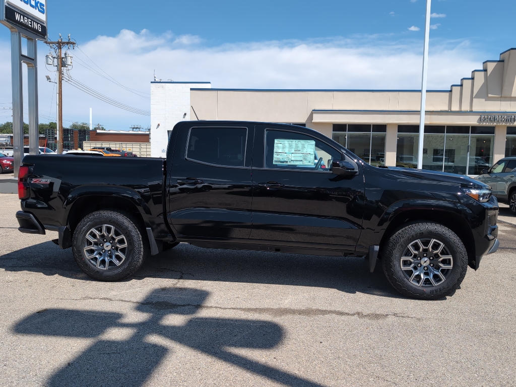 2025 Chevrolet Colorado Z71 photo 2