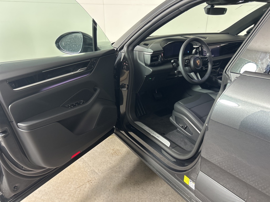 2025 Porsche Macan Electric 4 photo 12
