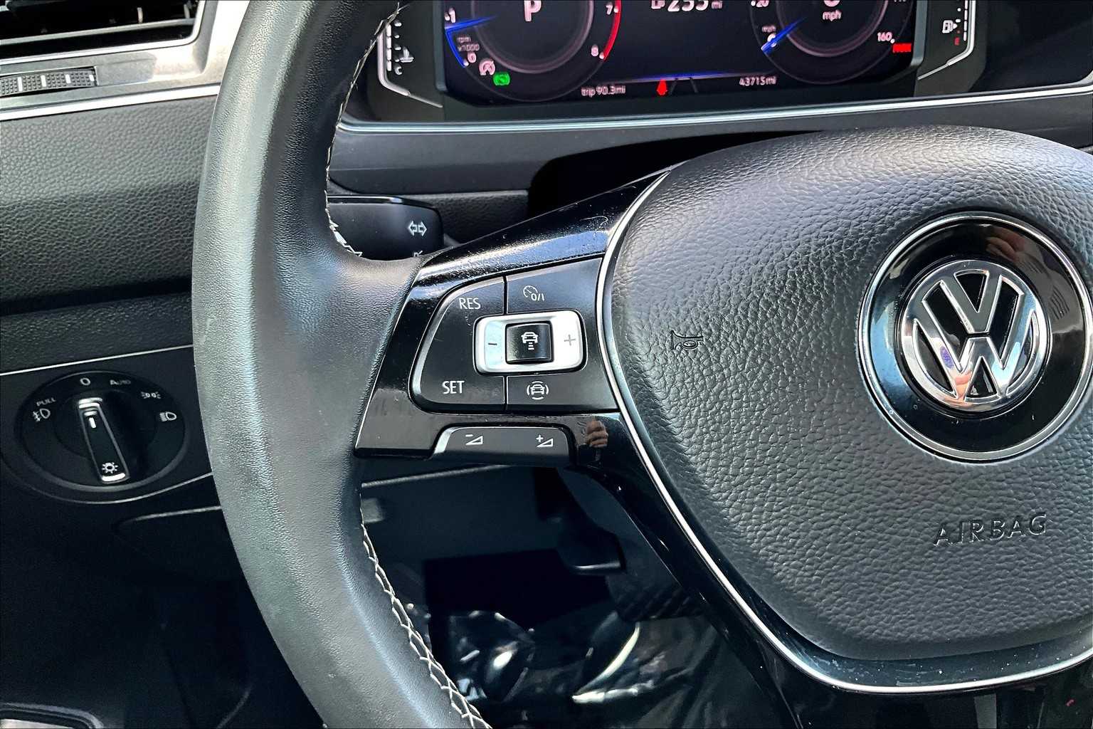 2021 Volkswagen Tiguan SEL photo 21
