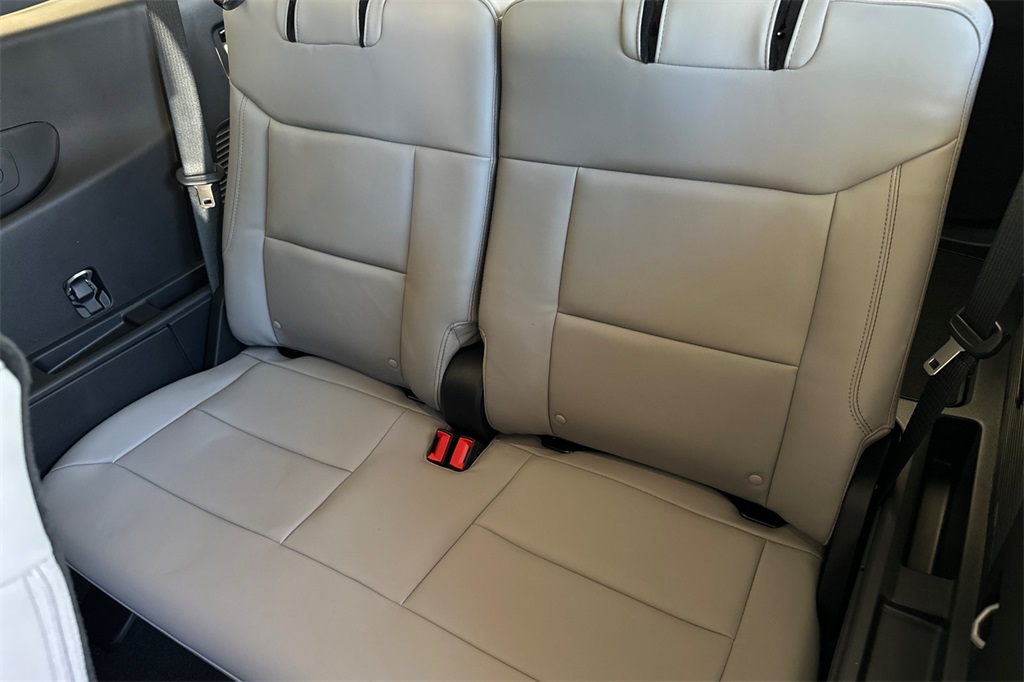 2025 Ford Explorer photo 9