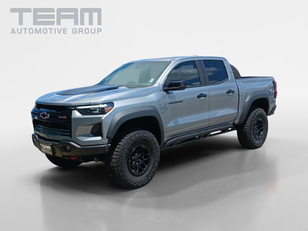 2025 Chevrolet Colorado ZR2 photo 3