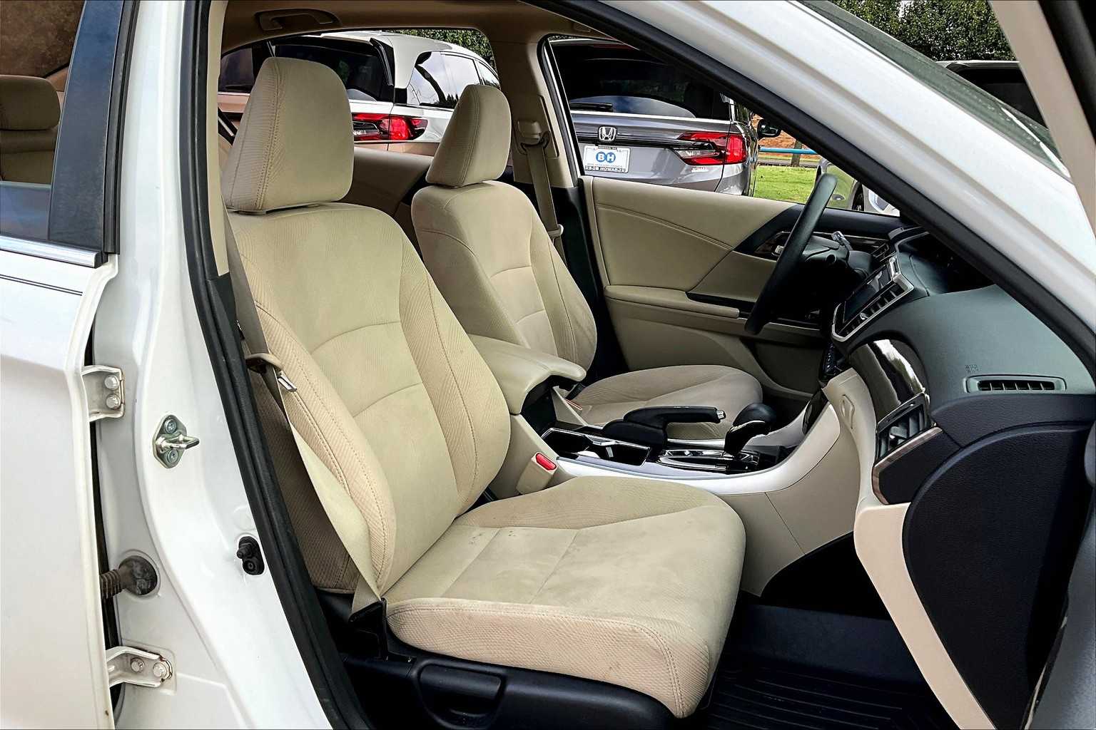2017 Honda Accord EX photo 7