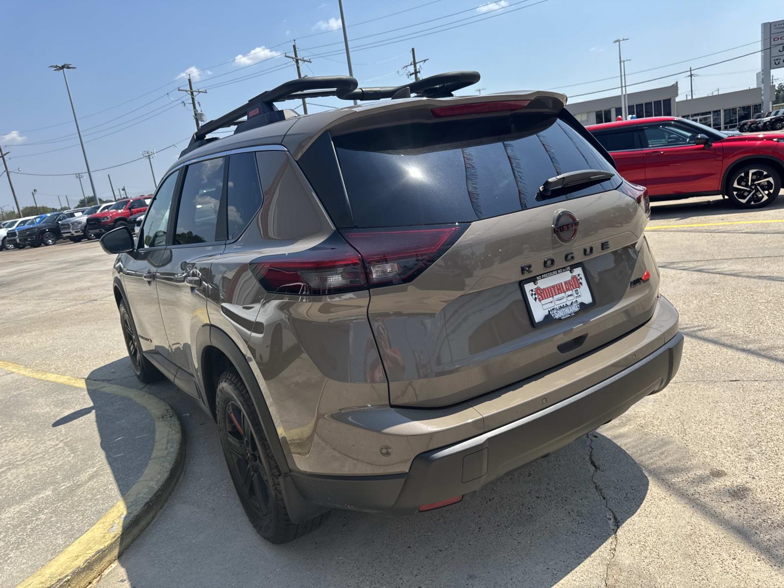 2025 Nissan Rogue SV photo 4