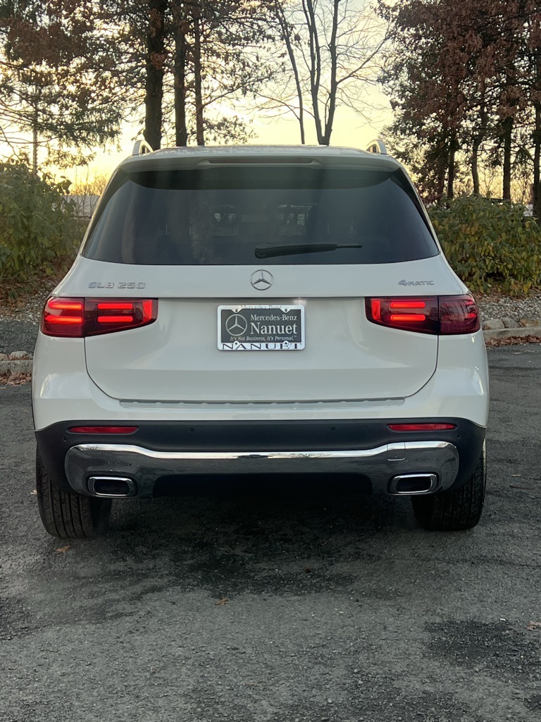 2025 Mercedes Benz GLB 250 4MATIC photo 3