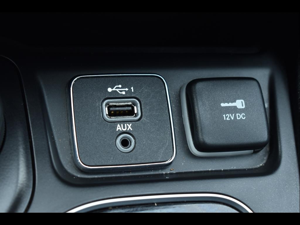 2023 Jeep Cherokee Altitude Lux photo 12