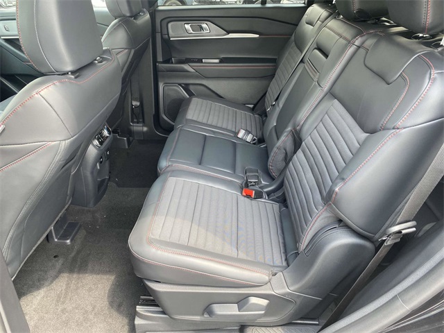 2025 Ford Explorer ST-Line photo 6