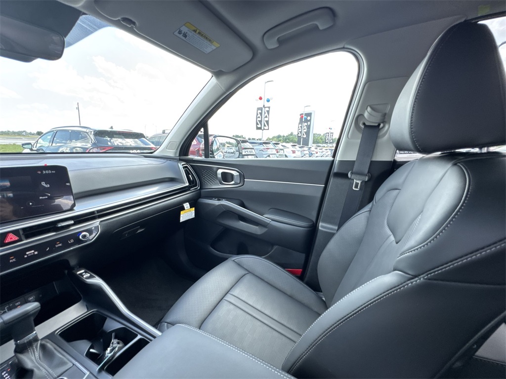 2025 Kia Sorento S photo 11
