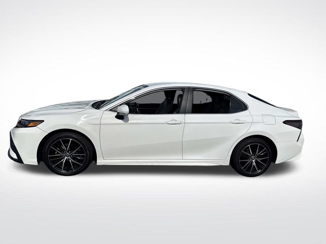 2024 Toyota Camry SE photo 2