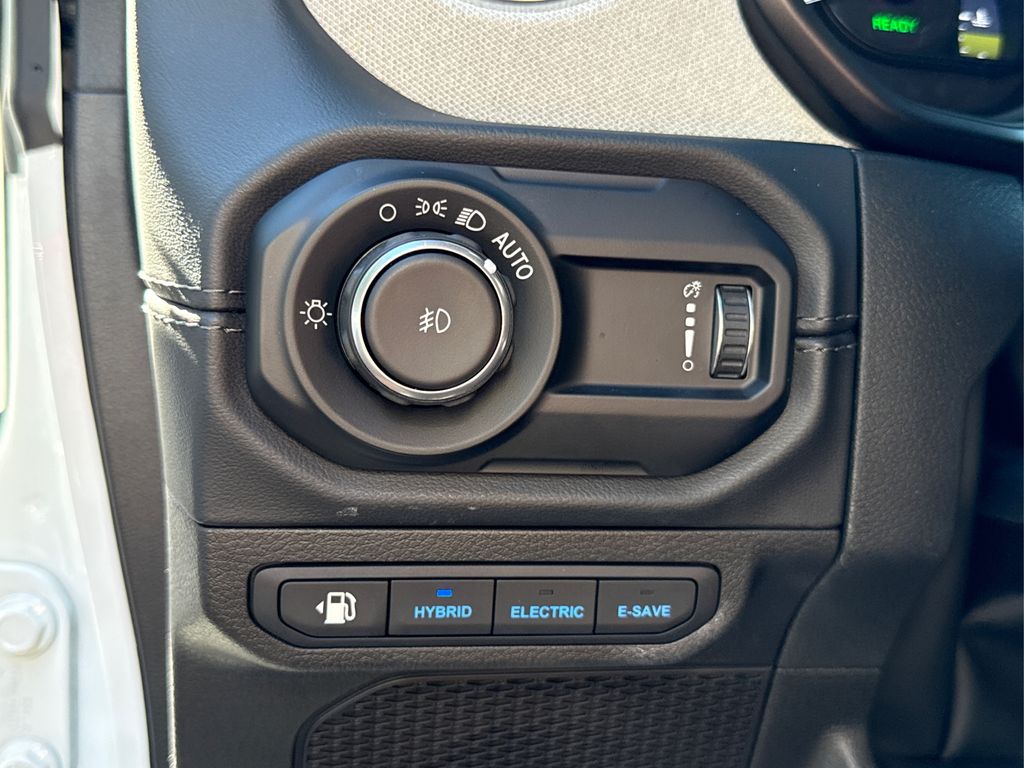 2024 Jeep Wrangler Sahara 4xe photo 15