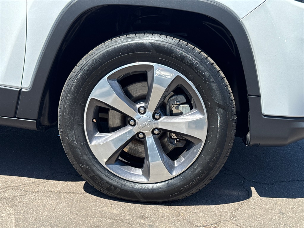 2020 Jeep Cherokee Limited photo 5