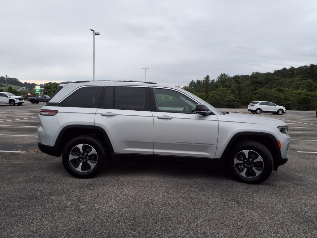2023 Jeep Cherokee 4xe photo 18