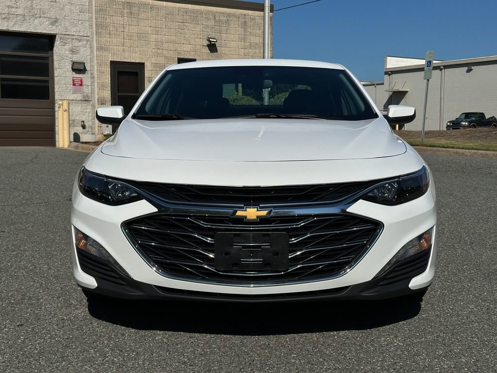 2024 Chevrolet Malibu 1LT photo 2