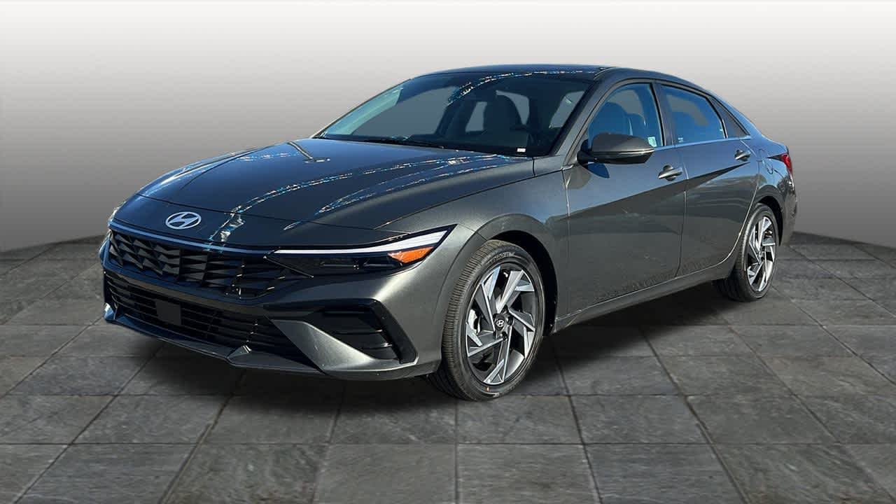 2025 Hyundai Elantra Limited's photo