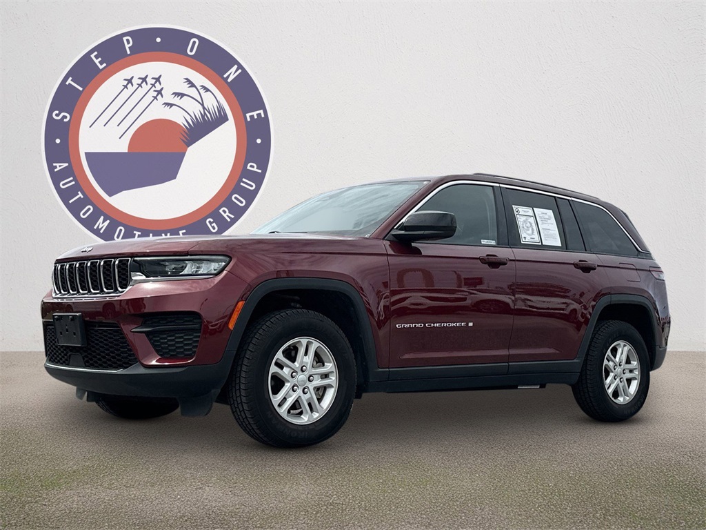 2023 Jeep Grand Cherokee Laredo photo 2