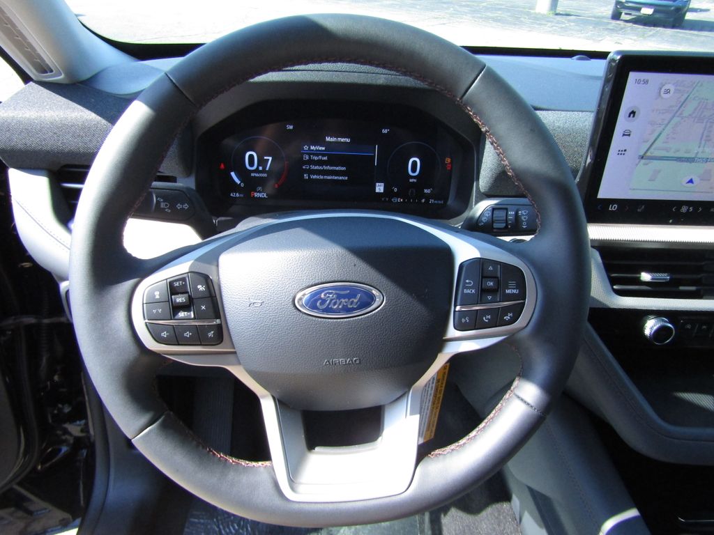 2025 Ford Explorer photo 17