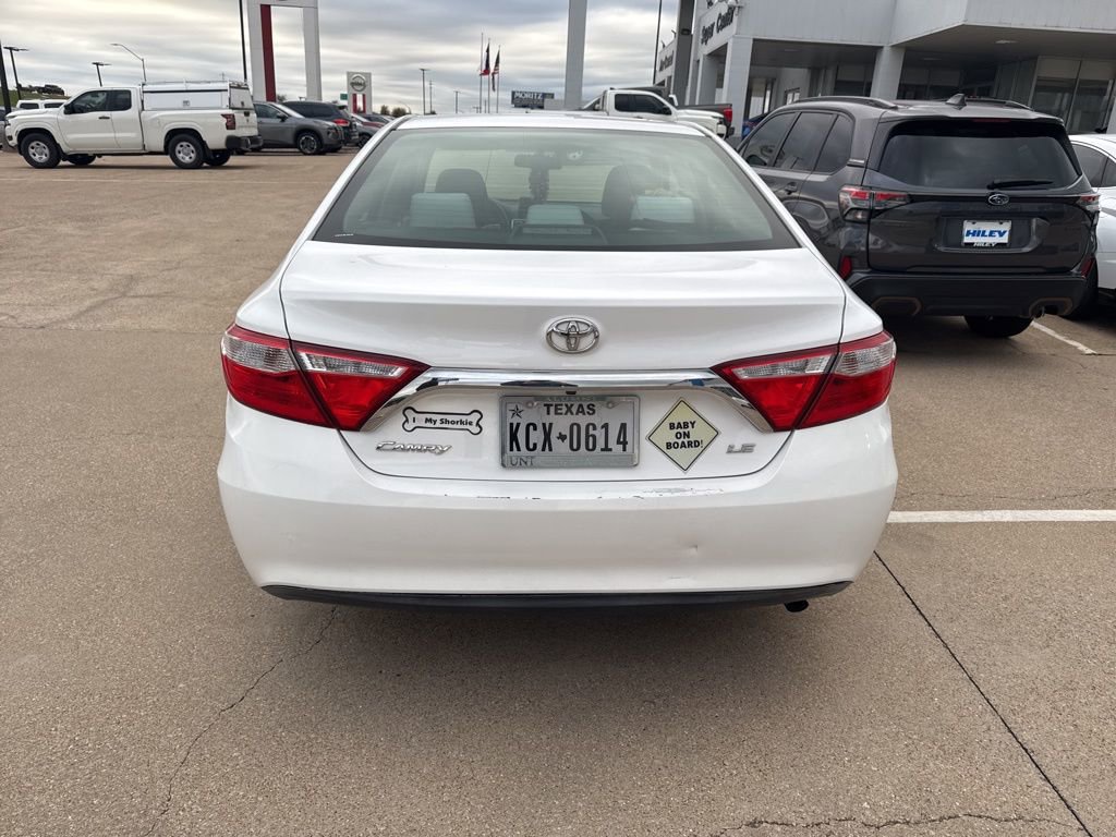2017 Toyota Camry XLE photo 4
