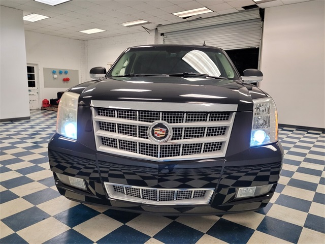 2008 Cadillac Escalade Platinum photo 2